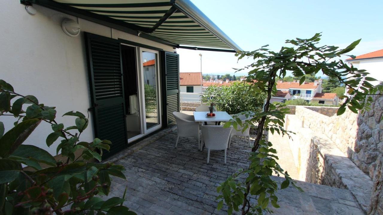 Apartments Adria Malinska Eksteriør bilde