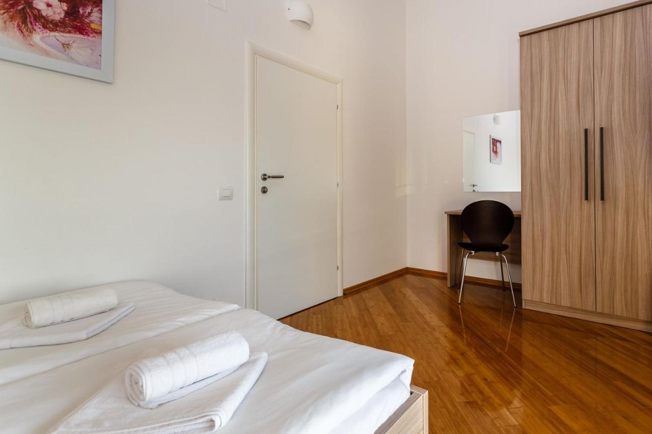 Apartments Adria Malinska Eksteriør bilde